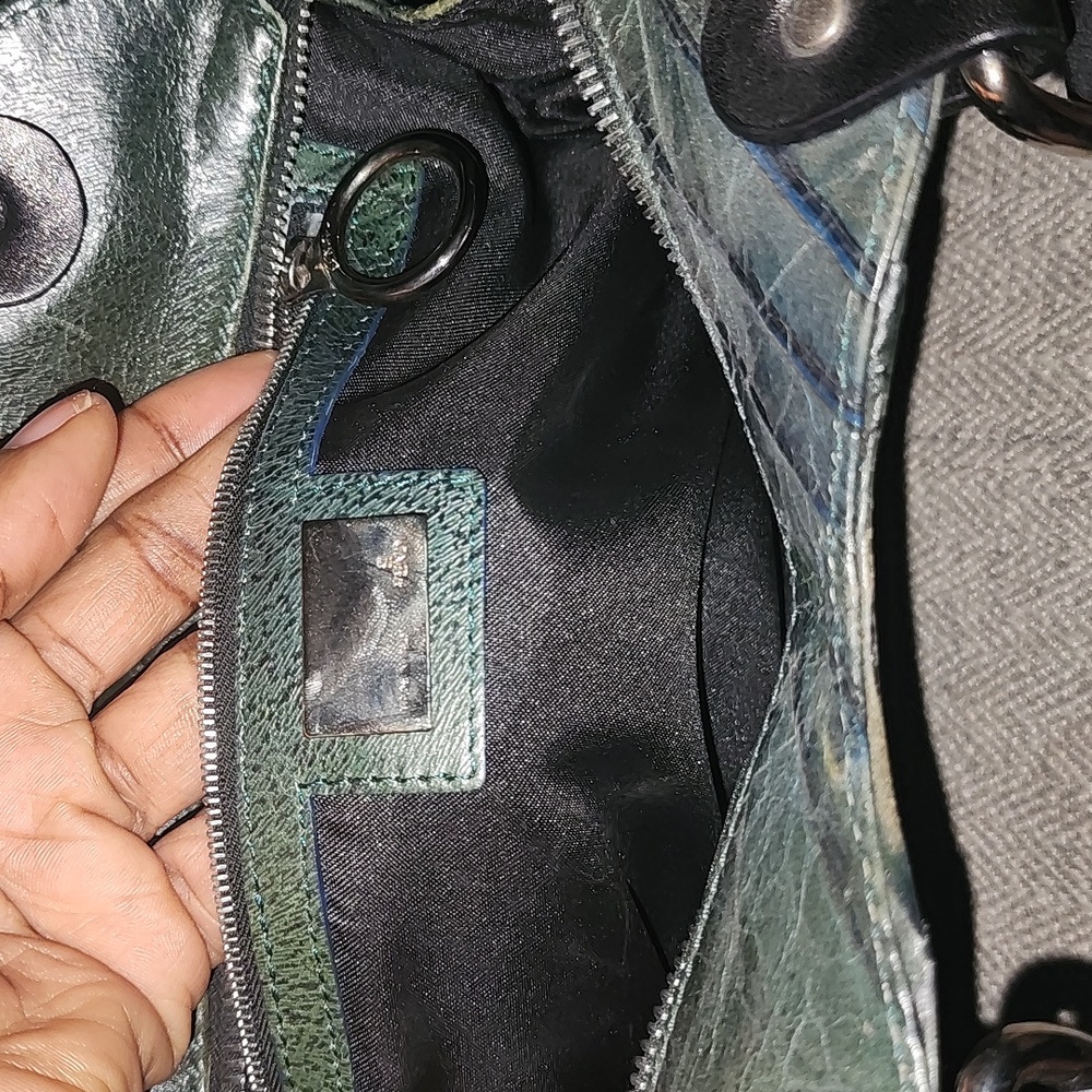 Fendi- Olive Trapezio bag - Picture 3 of 8